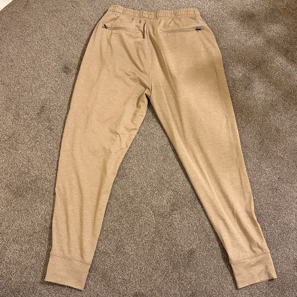 Vuori Men’s Sunday Performance Joggers - Picture 5 of 6